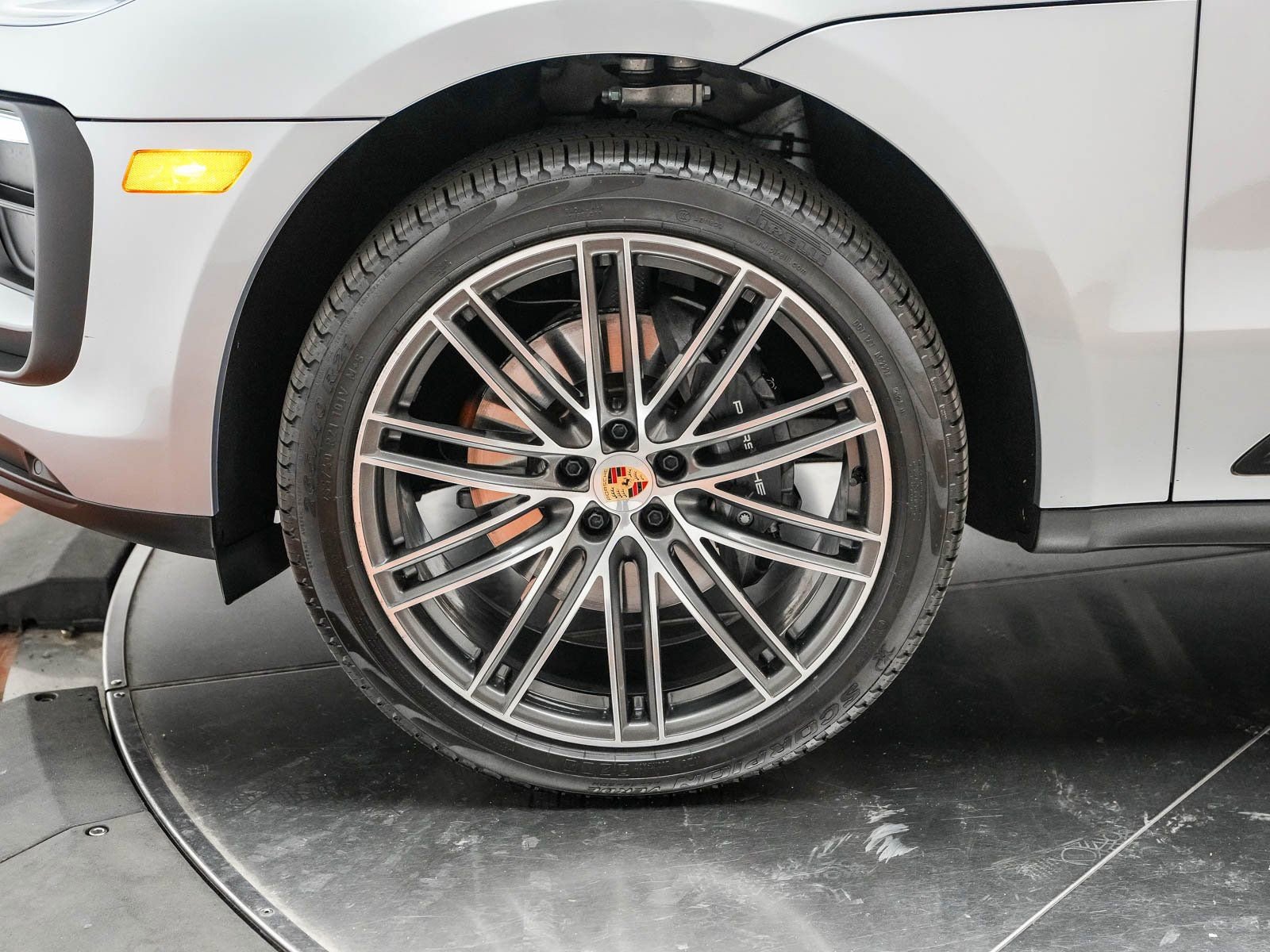 Certified 2025 Porsche Macan image 10