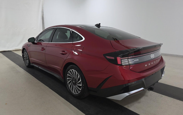 Used 2025 Hyundai Sonata Limited FWD image 4