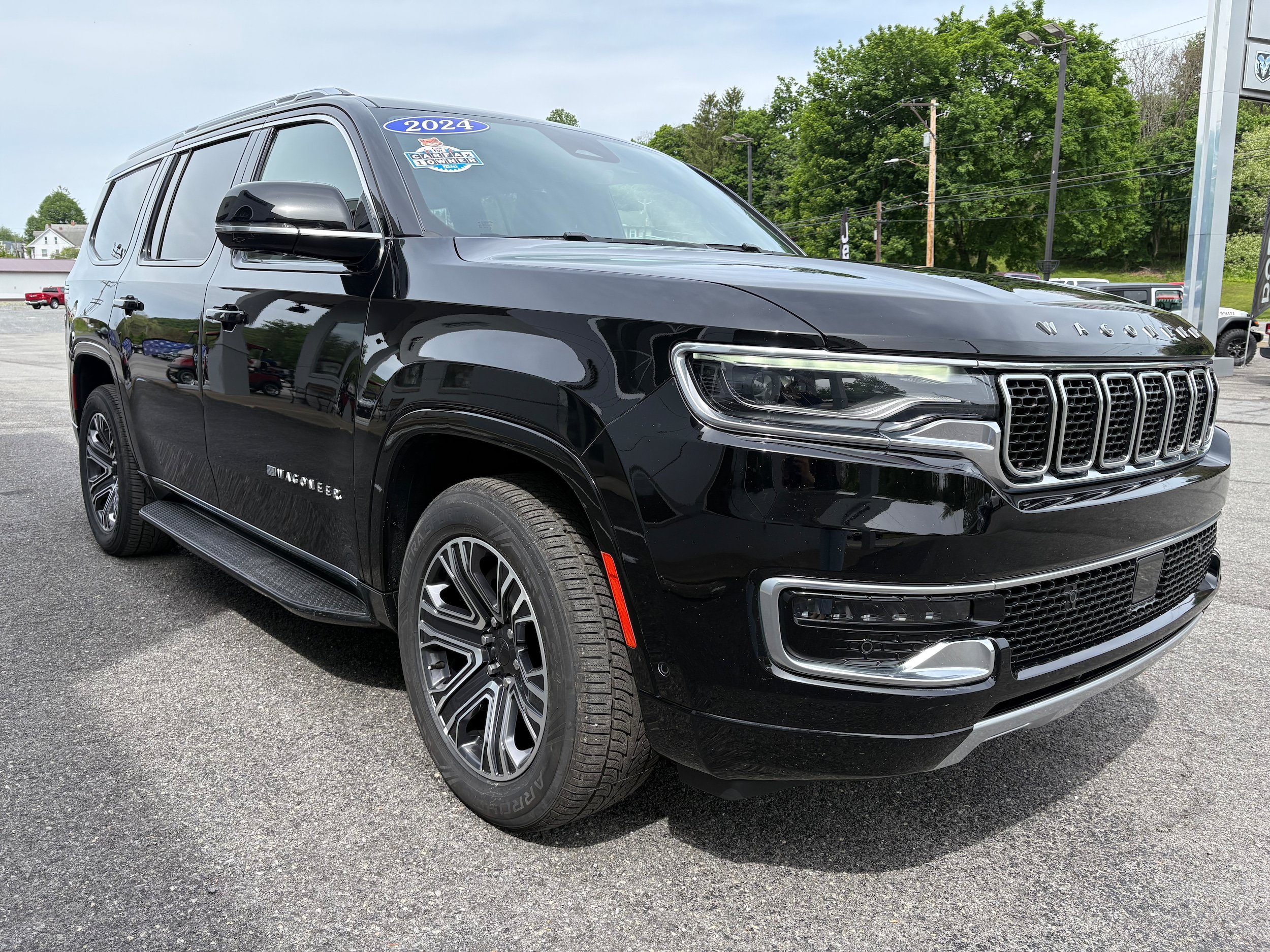 Certified 2024 Jeep Wagoneer Series II w/ Flexible Seating Group AWD/4WD image 5