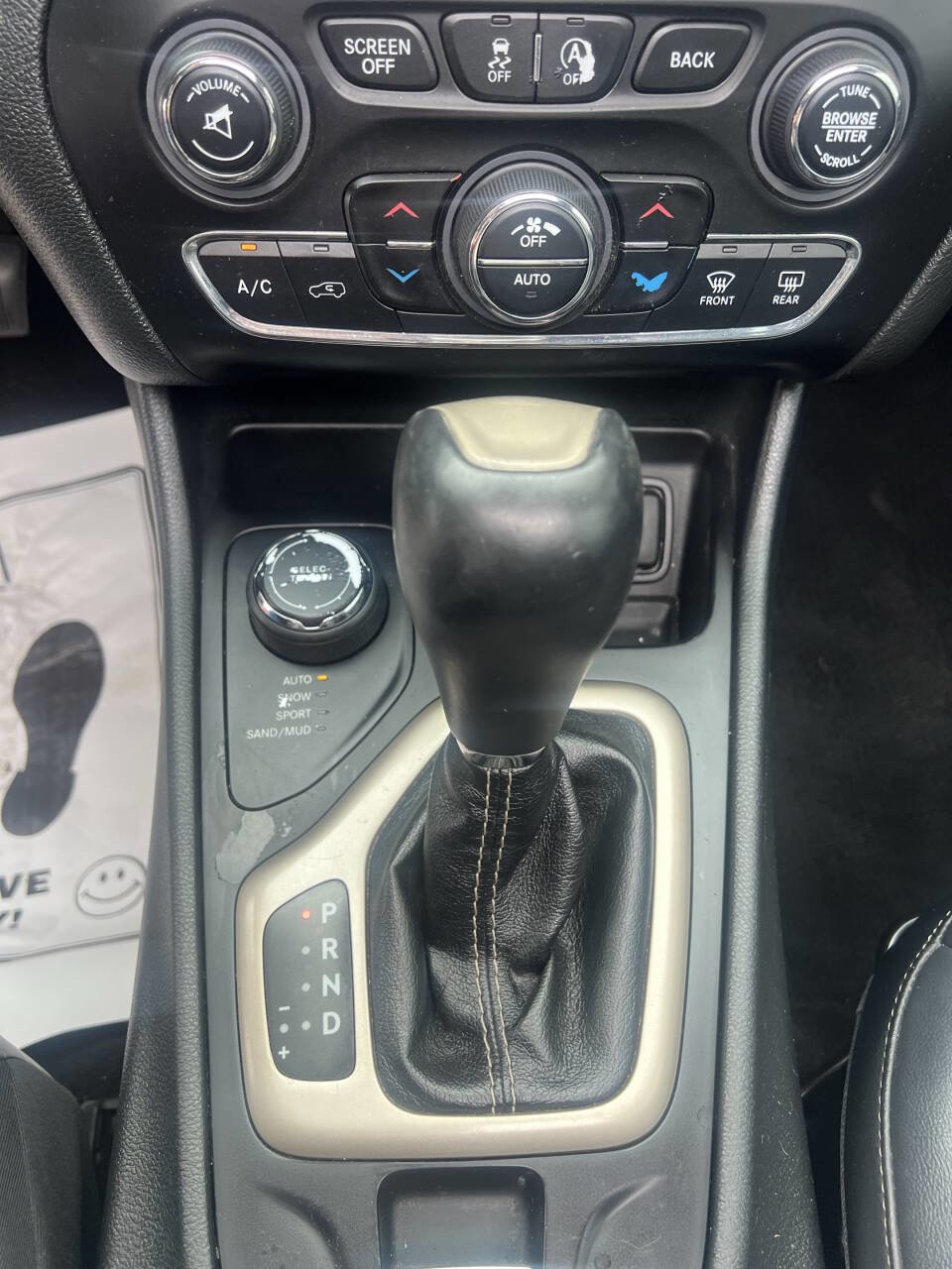 Used 2015 Jeep Cherokee Limited image 15