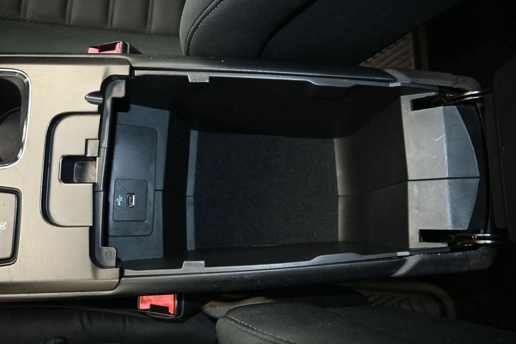 Used 2018 Ford Fusion SE w/ Fusion SE Technology Package FWD image 20