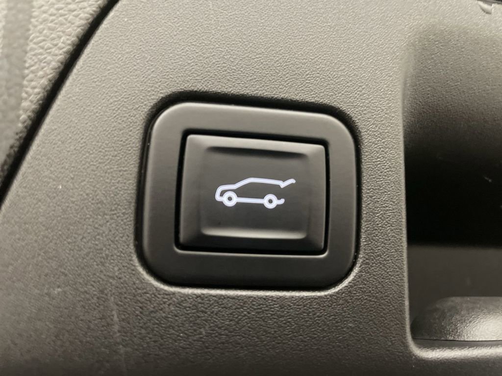 Used 2021 Buick Envision Essence FWD image 28