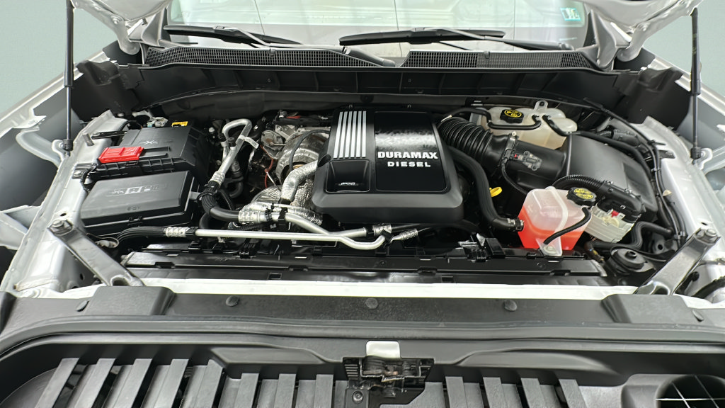 Used 2023 Chevrolet Silverado 1500 LT AWD/4WD image 24