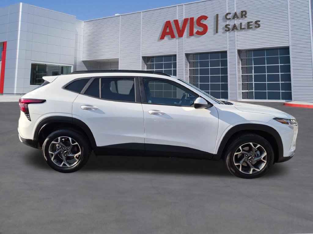 Used 2026 Chevrolet Trax LT FWD image 5