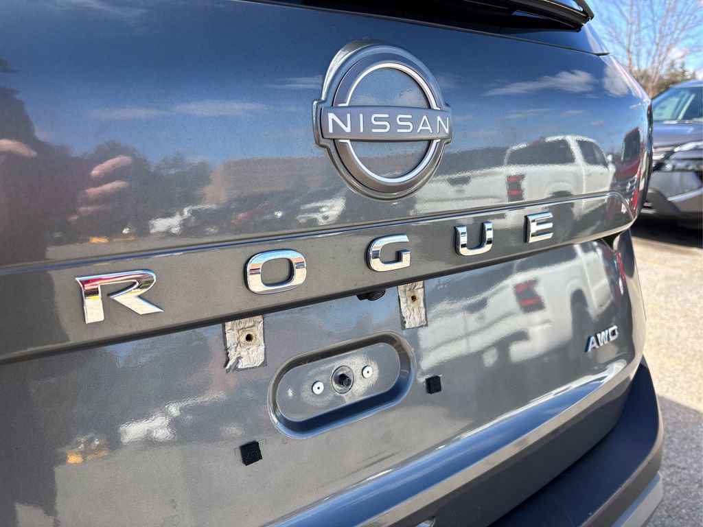 Used 2023 Nissan Rogue S image 14