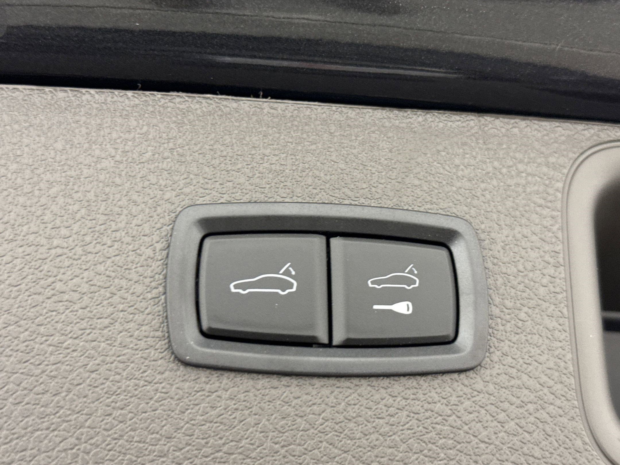 Used 2025 Porsche Macan image 32