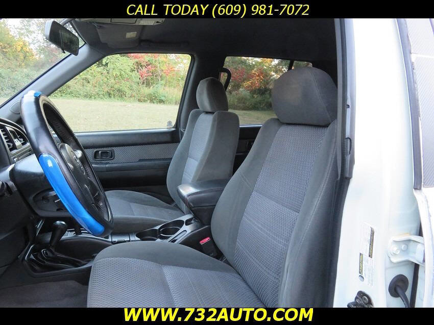 Used 2004 Nissan Pathfinder SE w/ (POP) SE Popular Pkg image 23