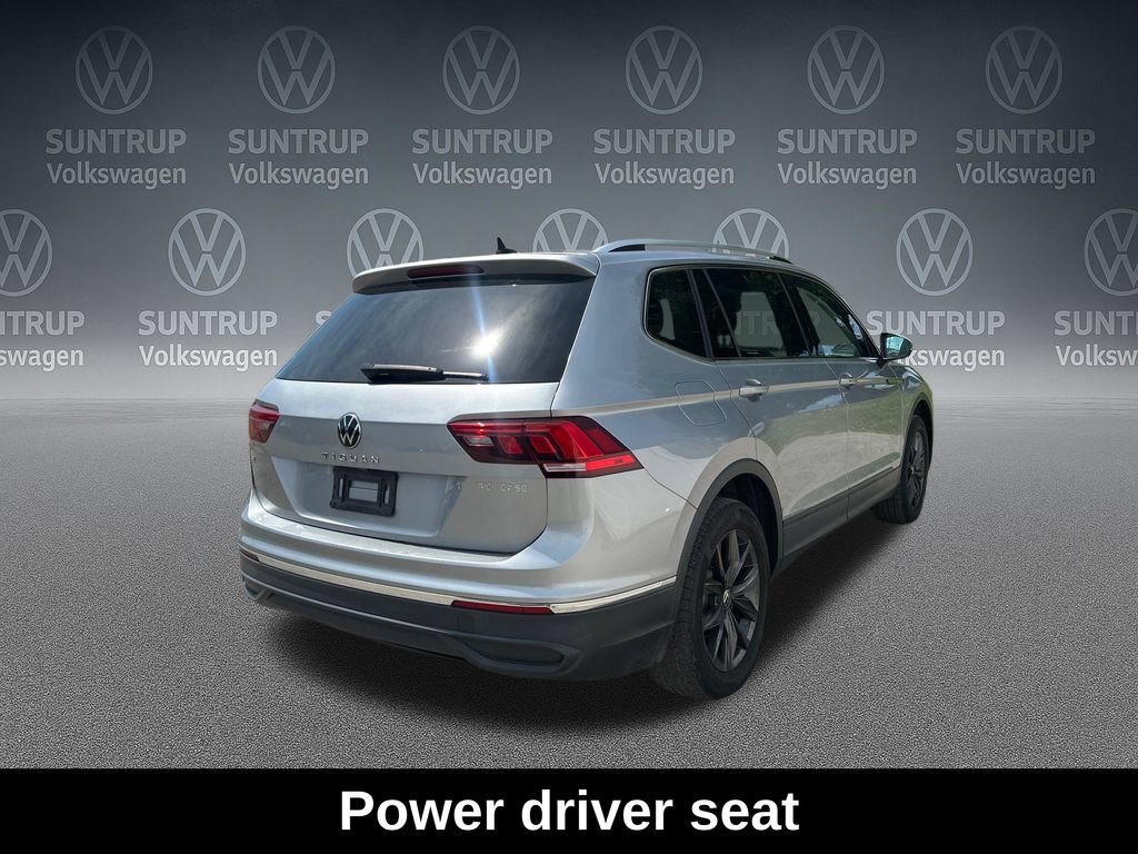 Used 2023 Volkswagen Tiguan SE w/ Panoramic Sunroof Package FWD image 12