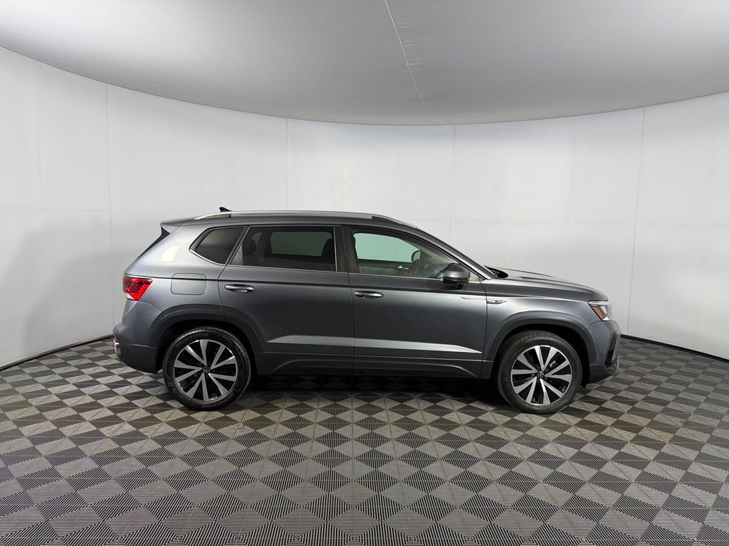 Used 2023 Volkswagen Taos SE w/ Panoramic Sunroof Package AWD/4WD image 6