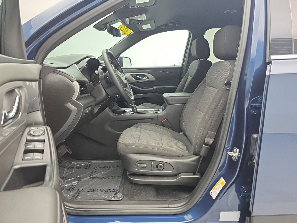 Used 2023 Chevrolet Traverse LT w/ Rear Camera Mirror Package AWD/4WD image 14
