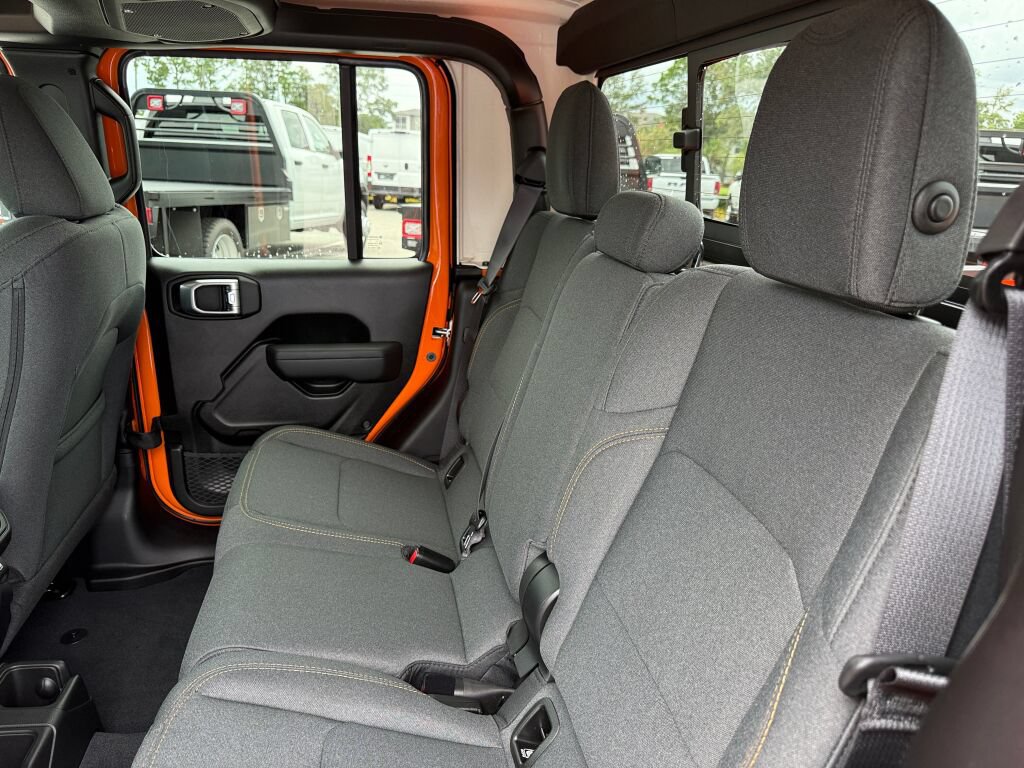 New 2026 Jeep Gladiator Sport AWD/4WD image 11