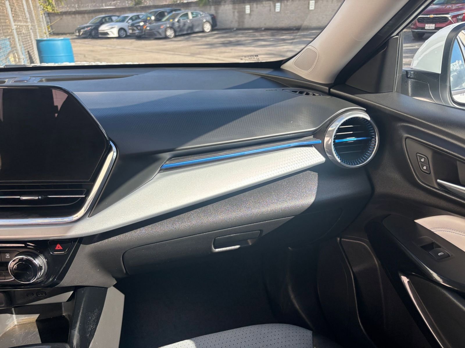 Used 2025 Chevrolet Trax LT image 35