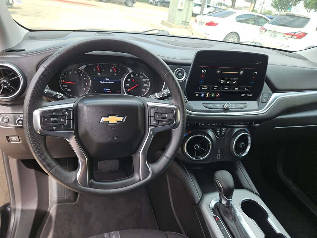 Used 2025 Chevrolet Blazer LT FWD image 17