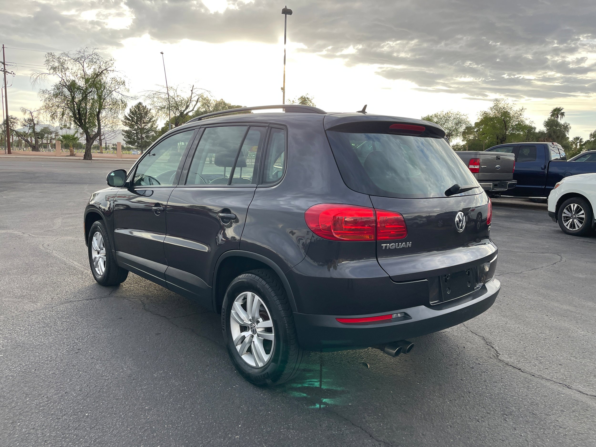 Used 2016 Volkswagen Tiguan S image 3