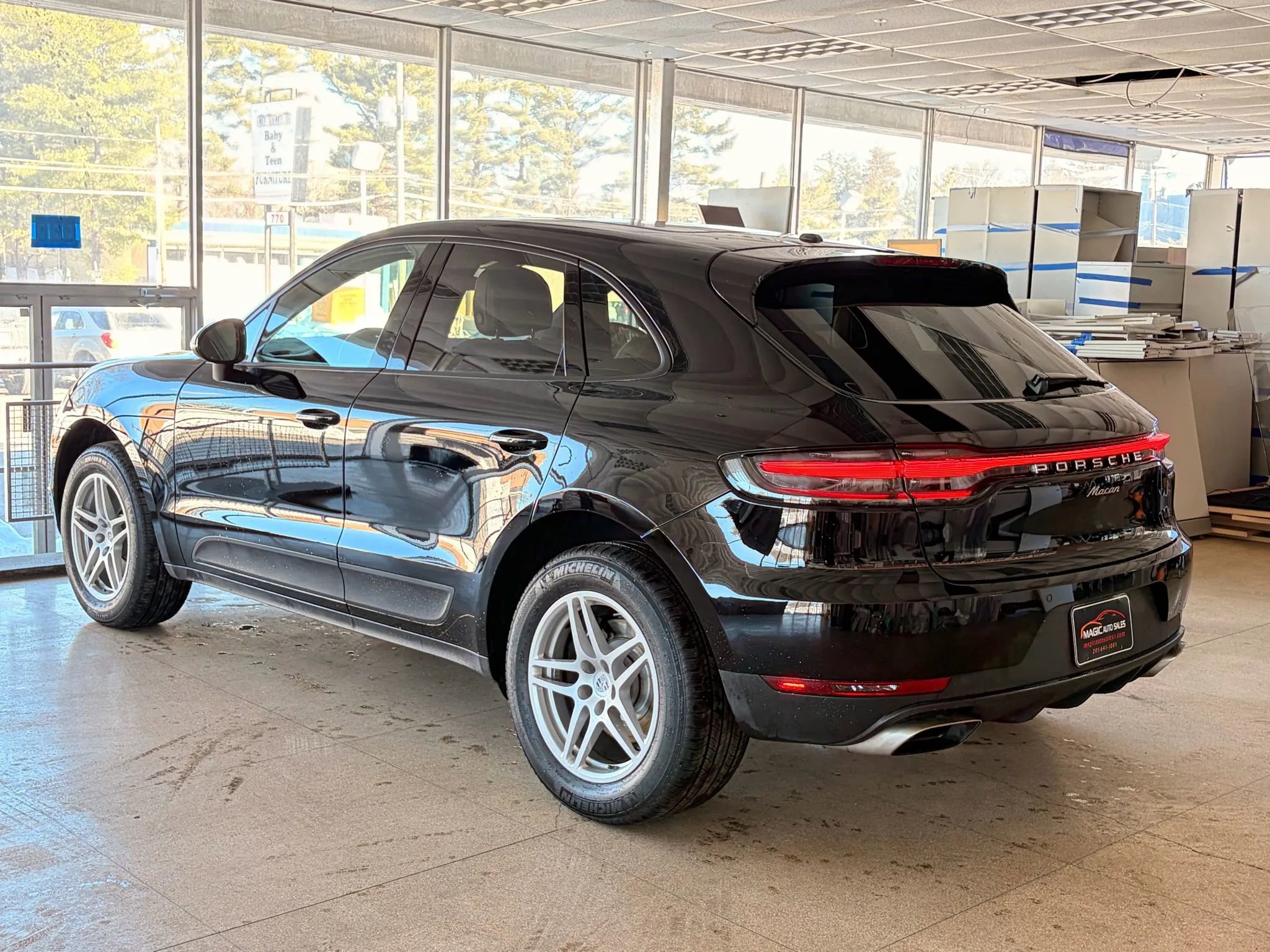 Used 2020 Porsche Macan Sport Edition image 9