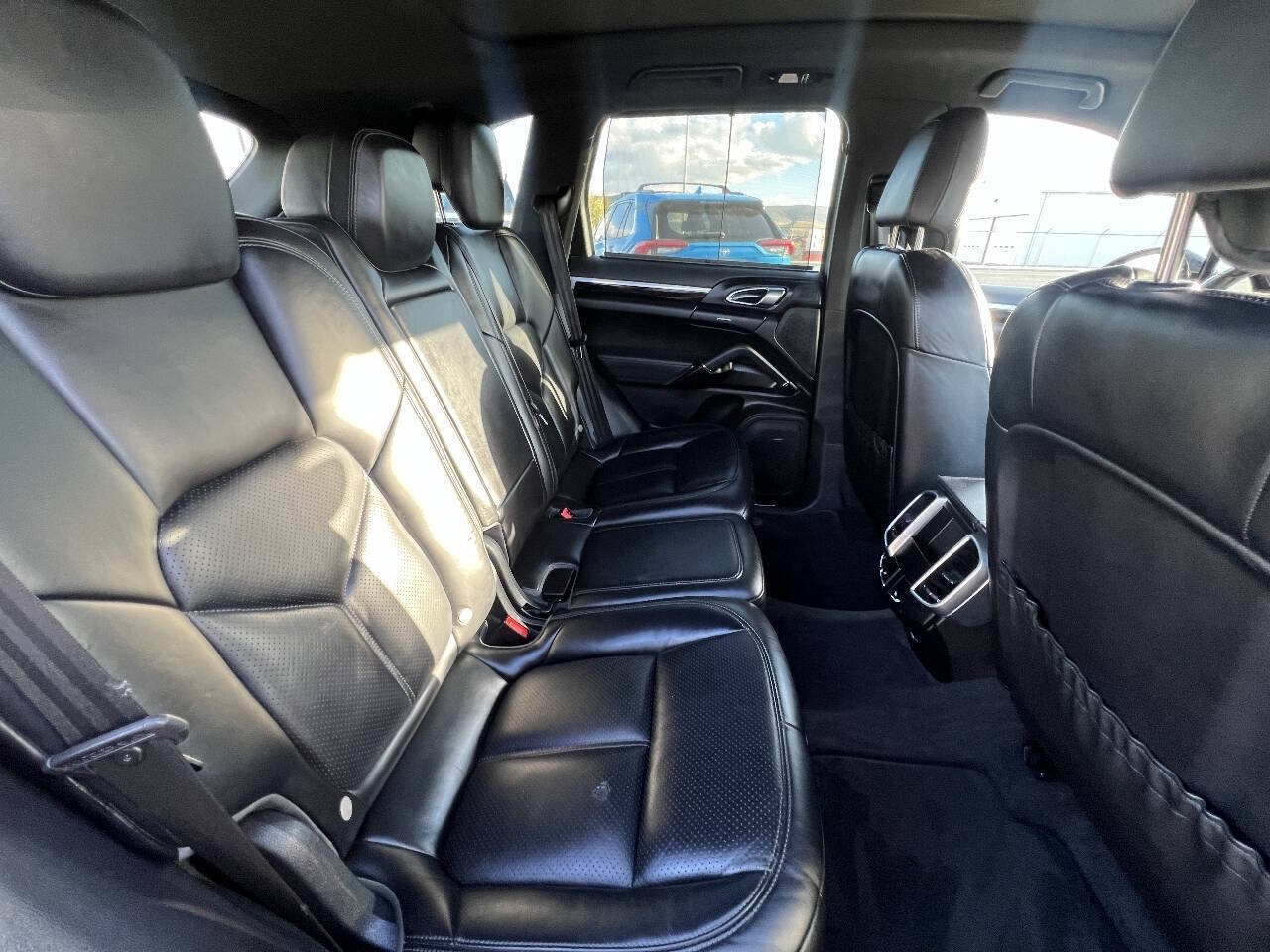 Used 2017 Porsche Cayenne S AWD/4WD image 8