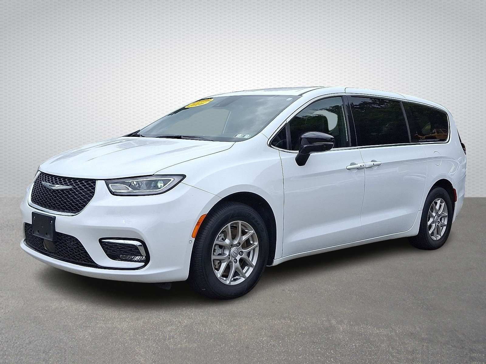Used 2026 Chrysler Pacifica Select FWD image 3