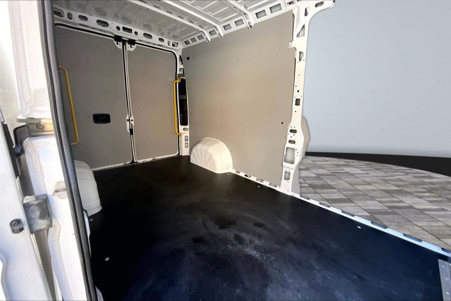 Used 2025 RAM ProMaster 2500 w/ Convenience Group image 27