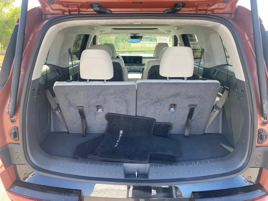 Used 2025 Hyundai Santa Fe Calligraphy w/ Tow & Go Package FWD image 14