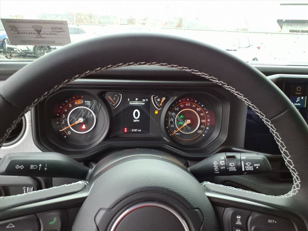 Used 2025 Jeep Wrangler Sport S image 17