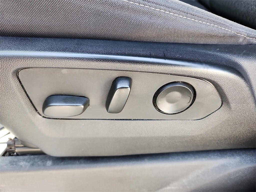 Used 2024 Chevrolet Silverado 2500 LT w/ Convenience Package image 17