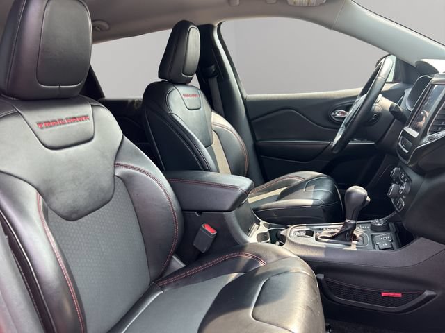 Used 2019 Jeep Cherokee Trailhawk w/ Comfort & Convenience Group AWD/4WD image 24