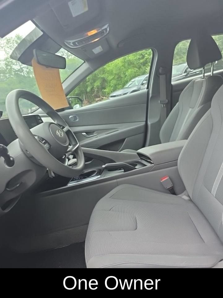 Used 2024 Hyundai Elantra SE FWD image 3