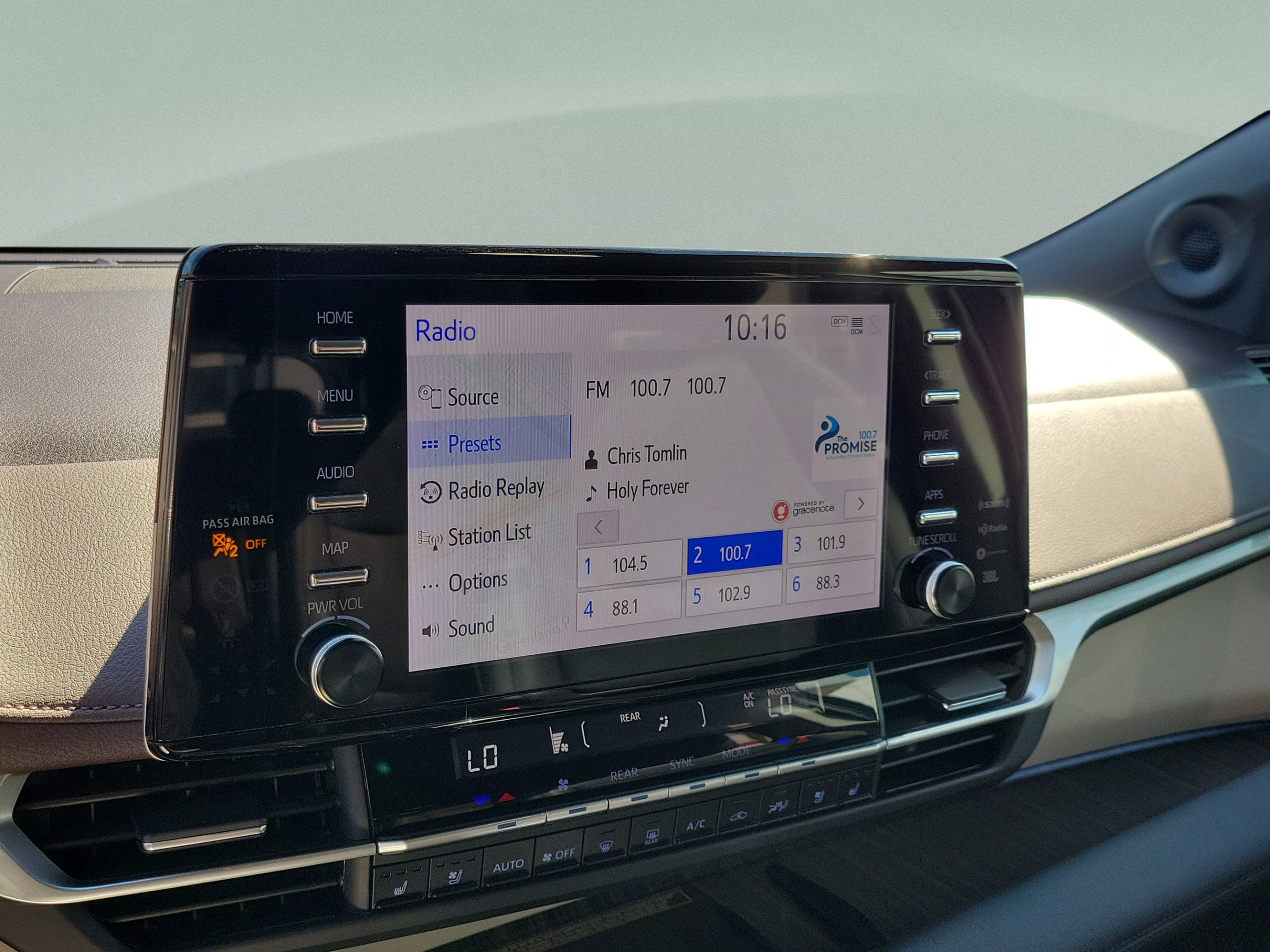 Certified 2024 Toyota Sienna Platinum FWD image 17