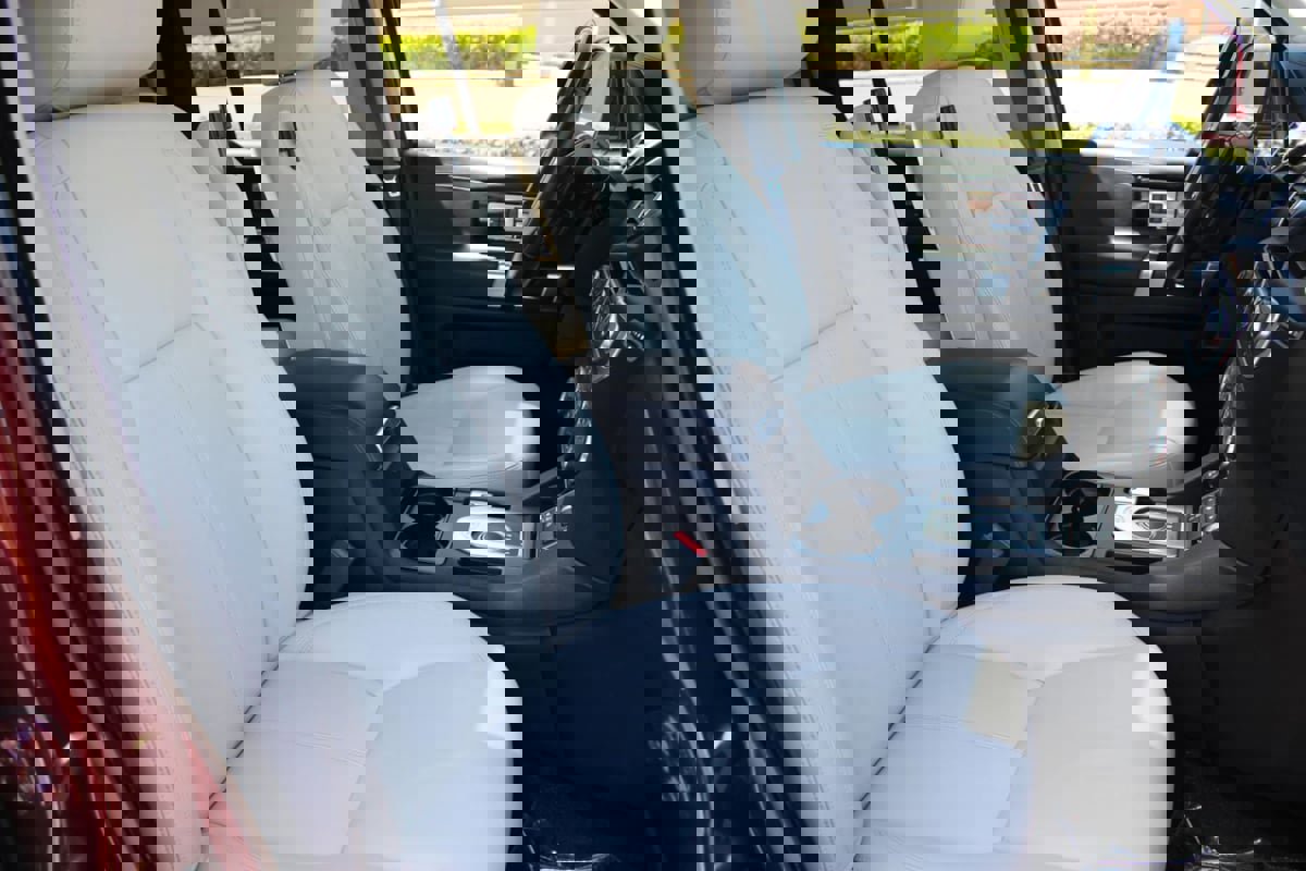 Used 2015 Land Rover LR4 HSE LUX image 35