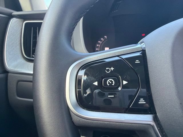 Used 2025 Volvo XC60 B5 Plus AWD/4WD image 23
