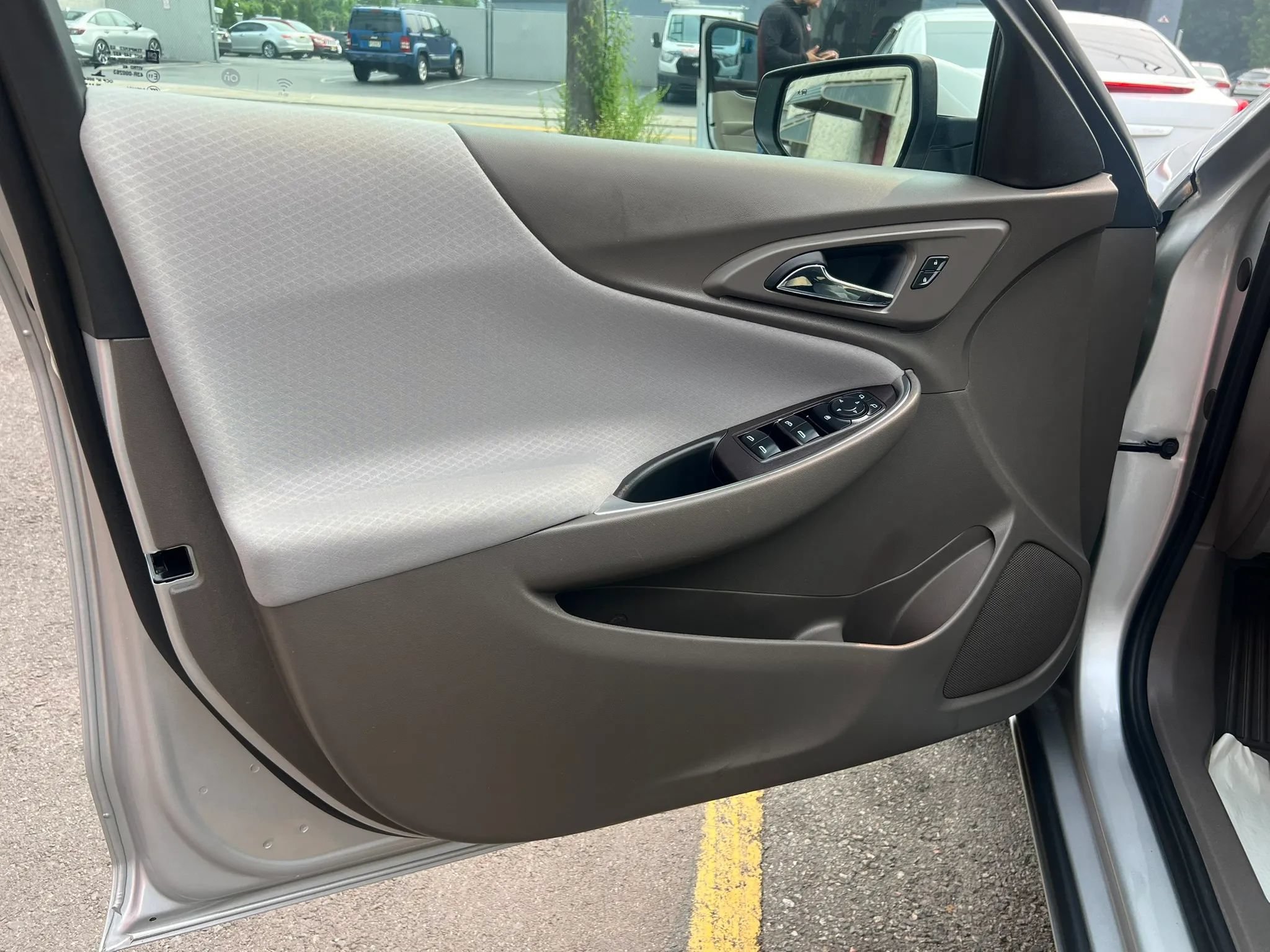 Used 2021 Chevrolet Malibu LT FWD image 10