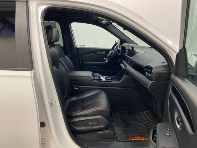 Used 2025 Honda Pilot TrailSport image 25