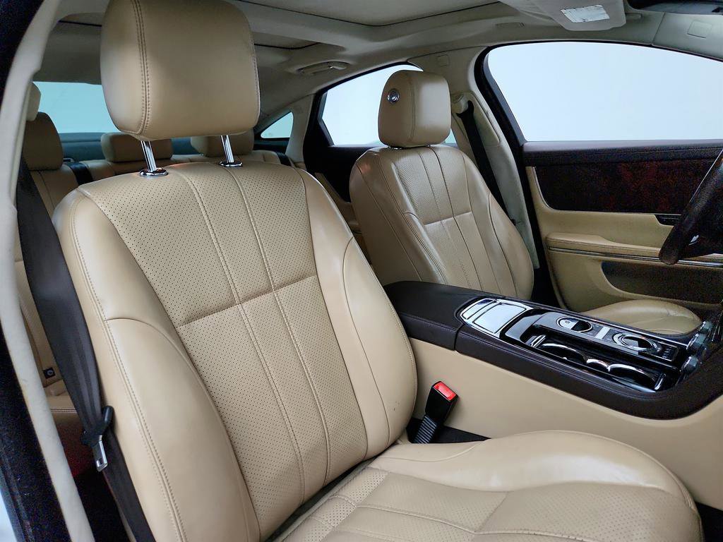Used 2015 Jaguar XJ RWD image 25