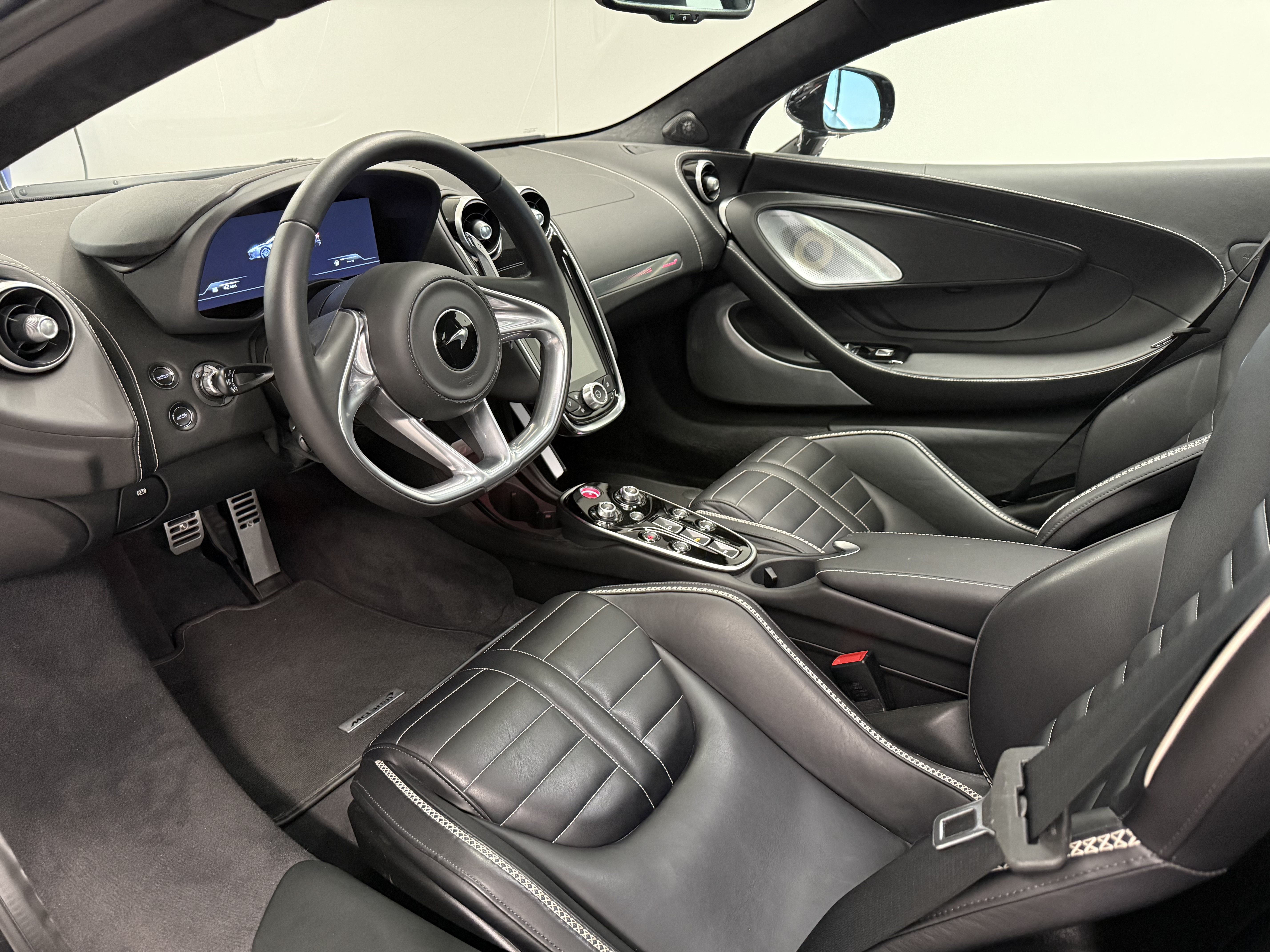 Used 2025 McLaren GTS RWD image 10