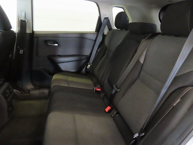 Used 2023 Nissan Rogue SV image 30