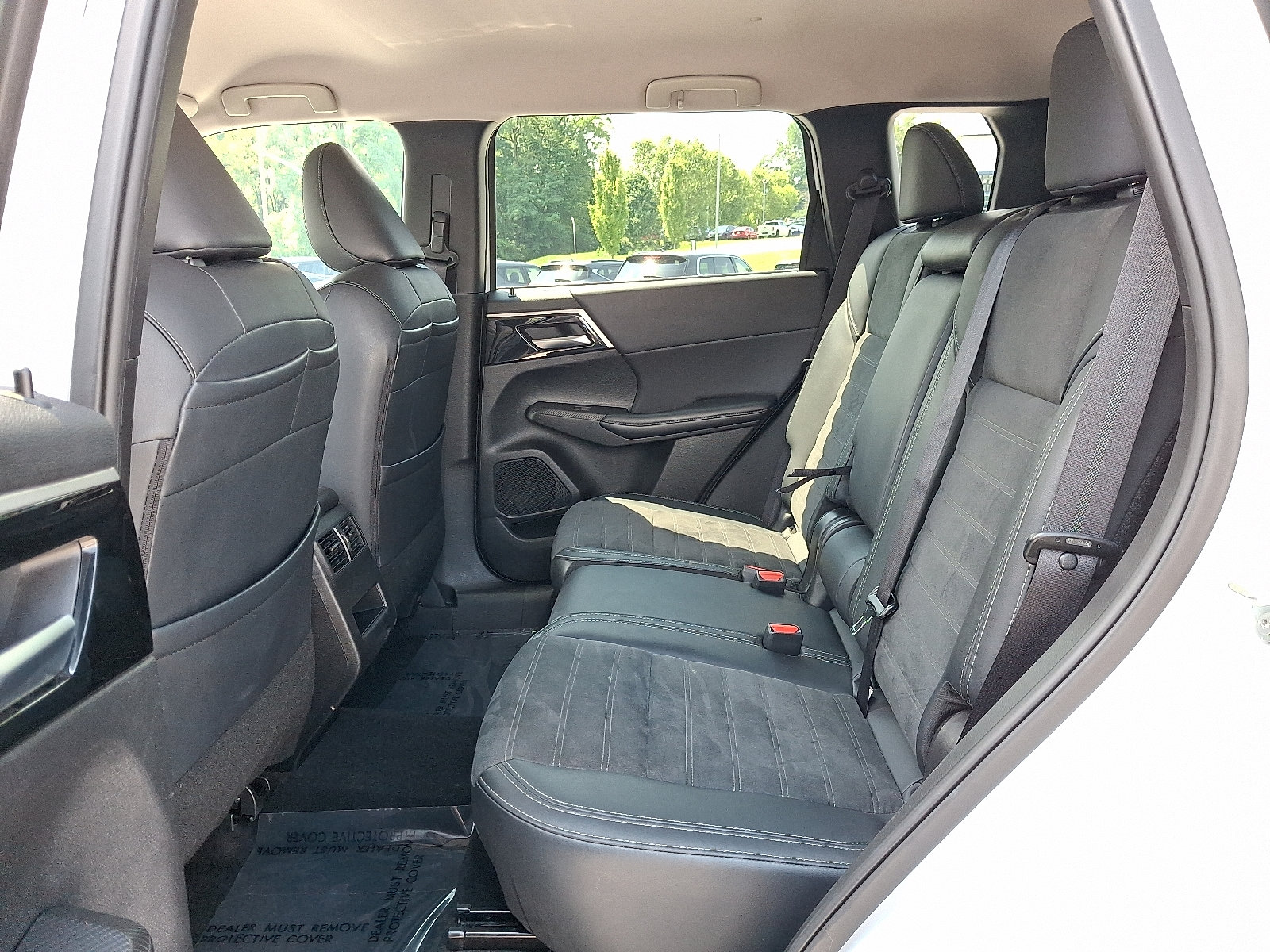 Used 2024 Mitsubishi Outlander SE Black Edition AWD/4WD image 11