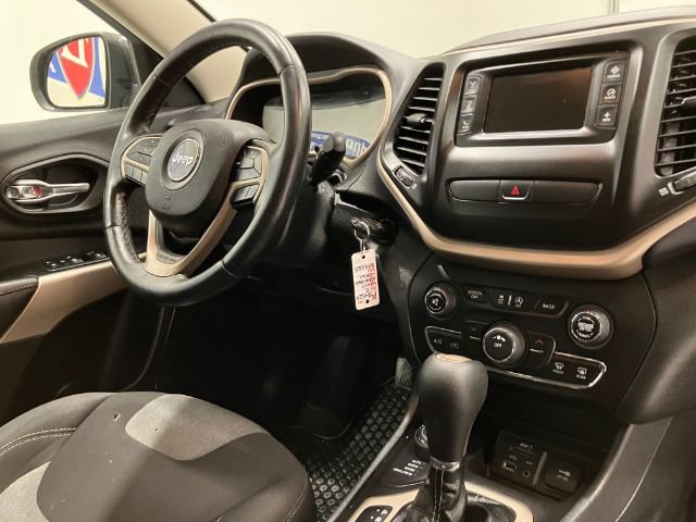 Used 2018 Jeep Cherokee Latitude w/ Altitude Package AWD/4WD image 47