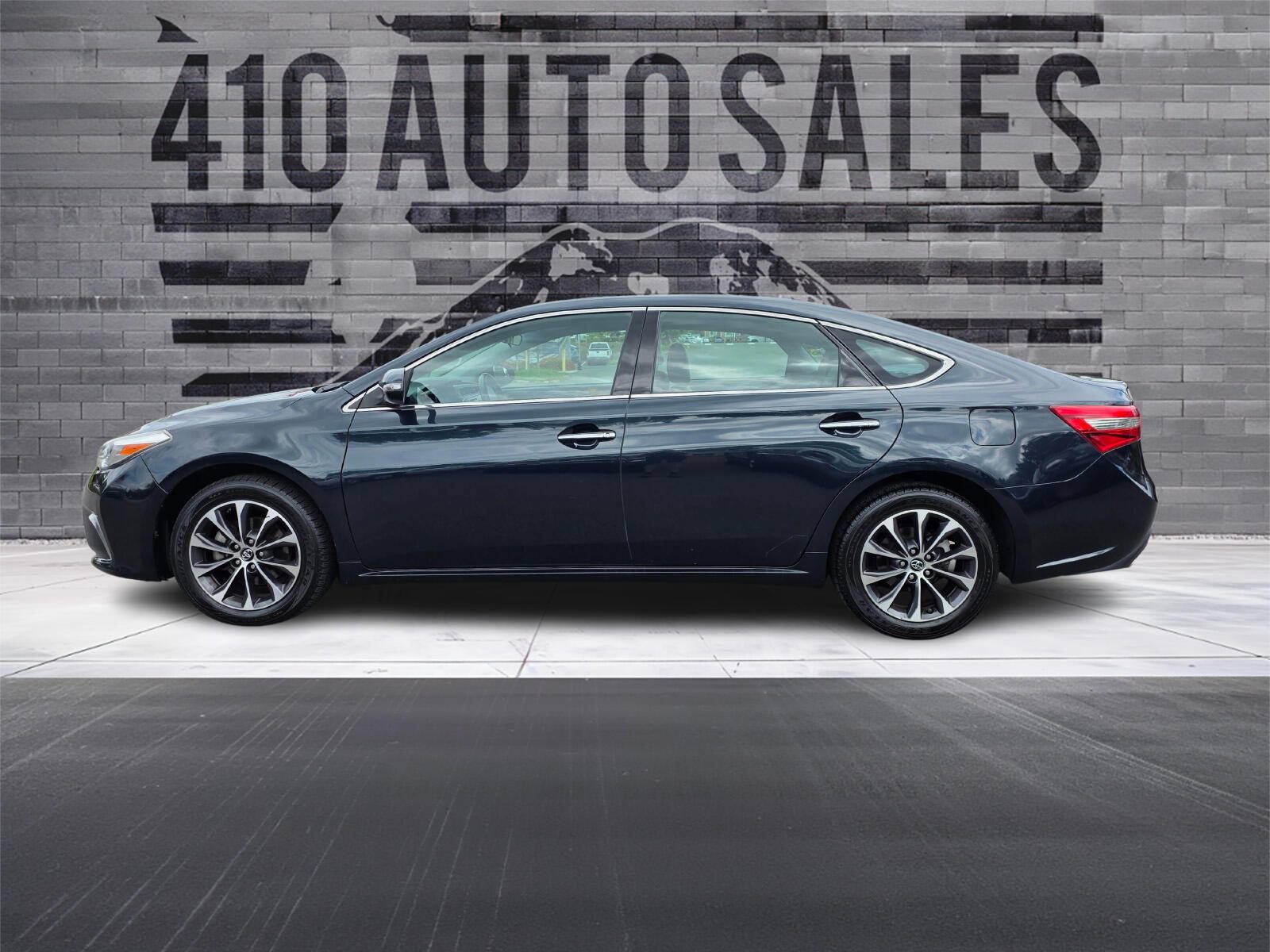 Used 2018 Toyota Avalon XLE FWD image 7