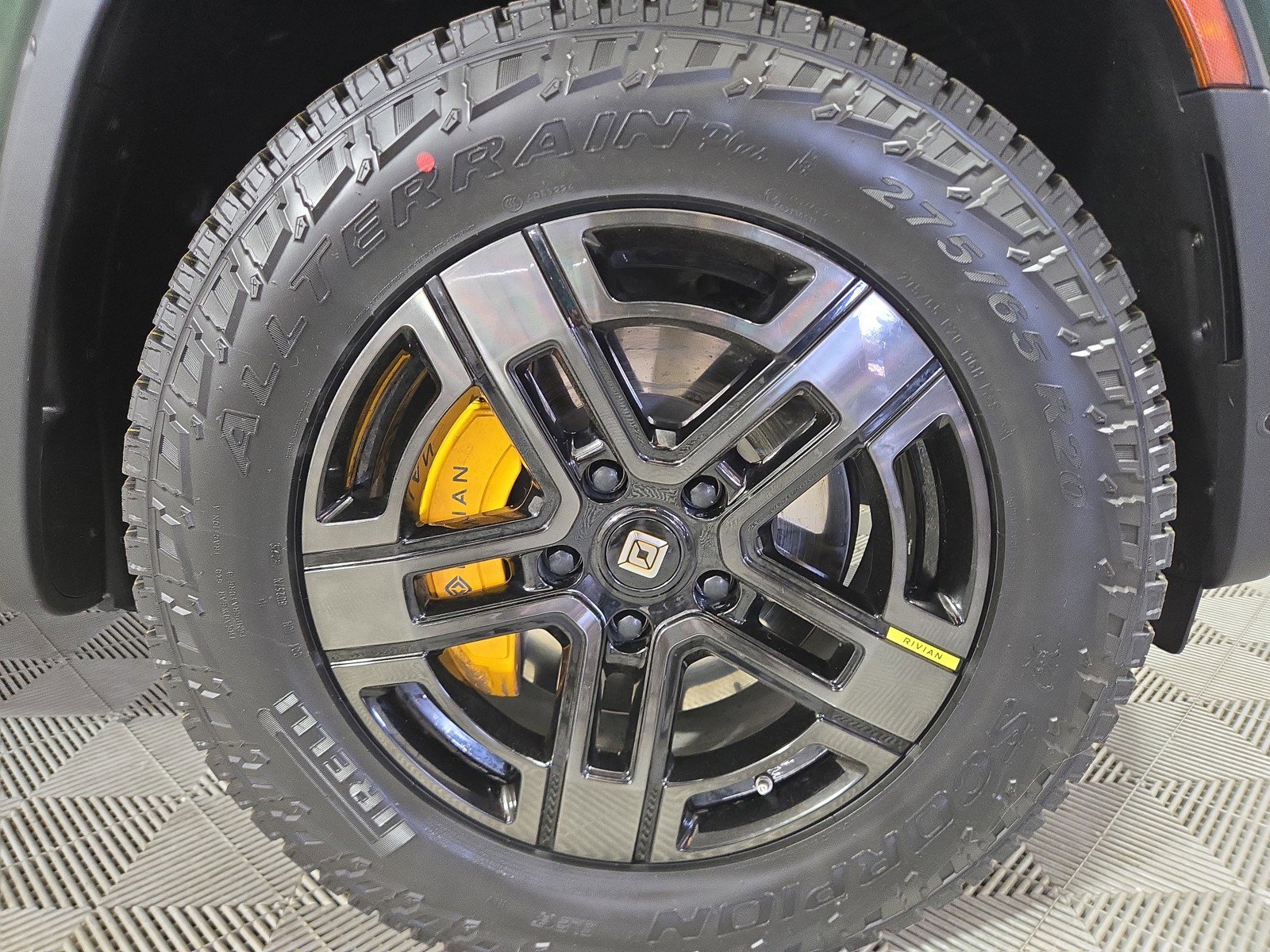 Used 2023 Rivian R1T Adventure image 11