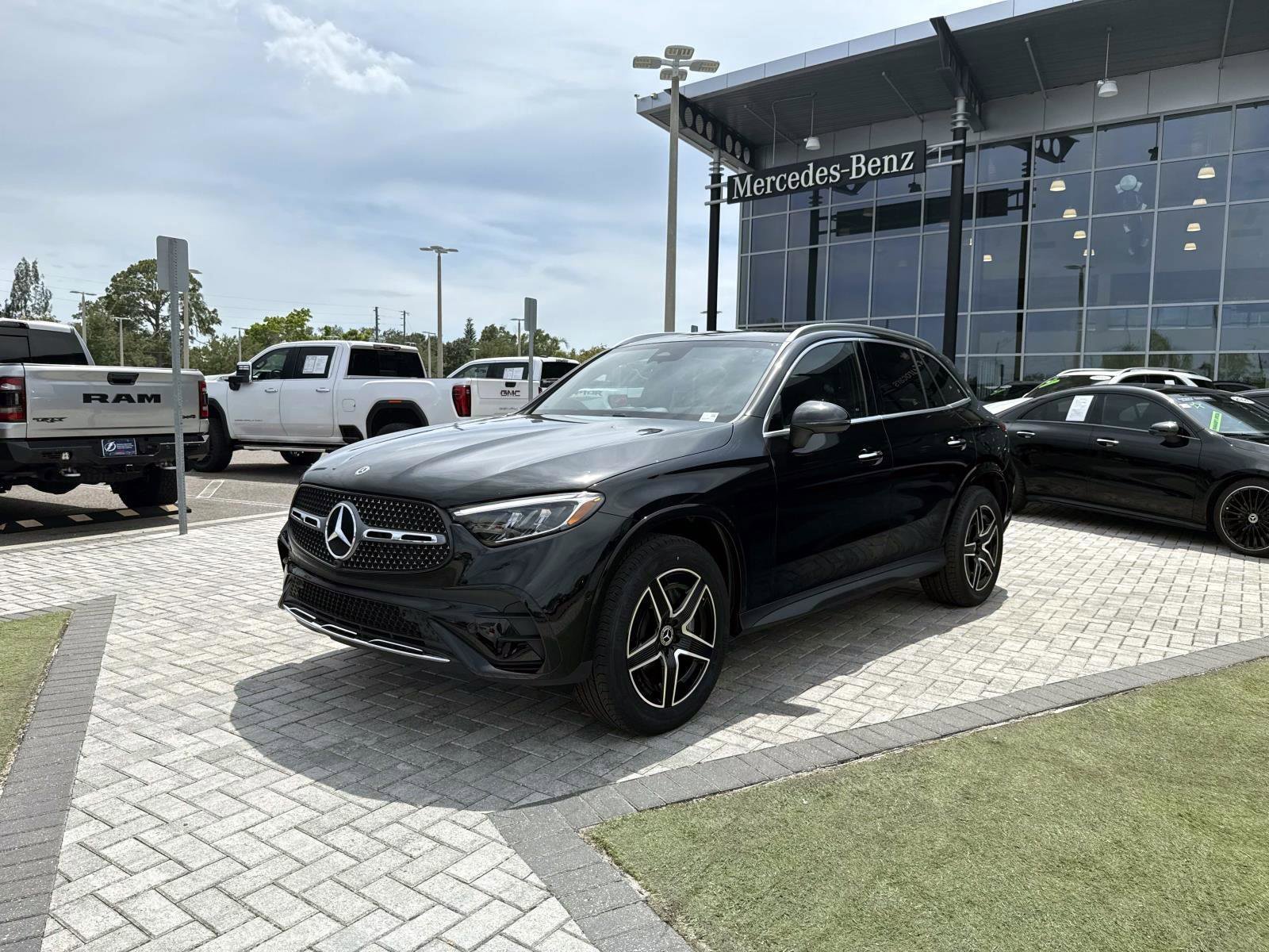 New 2026 Mercedes-Benz GLC 350e 4MATIC image 2