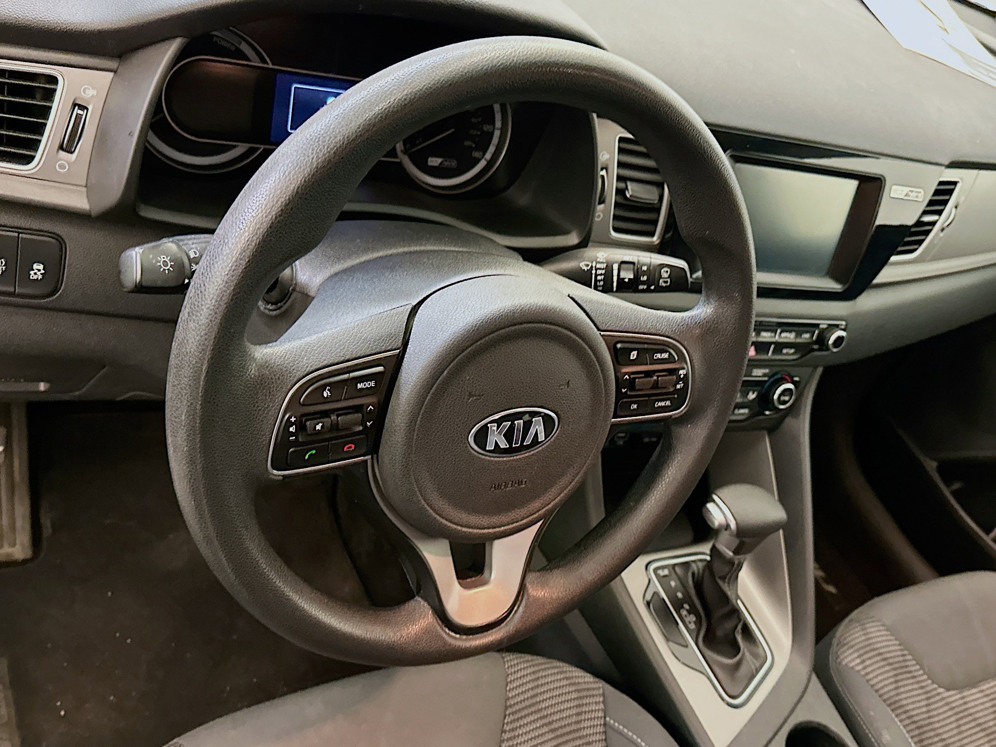 Used 2018 Kia Niro LX image 18