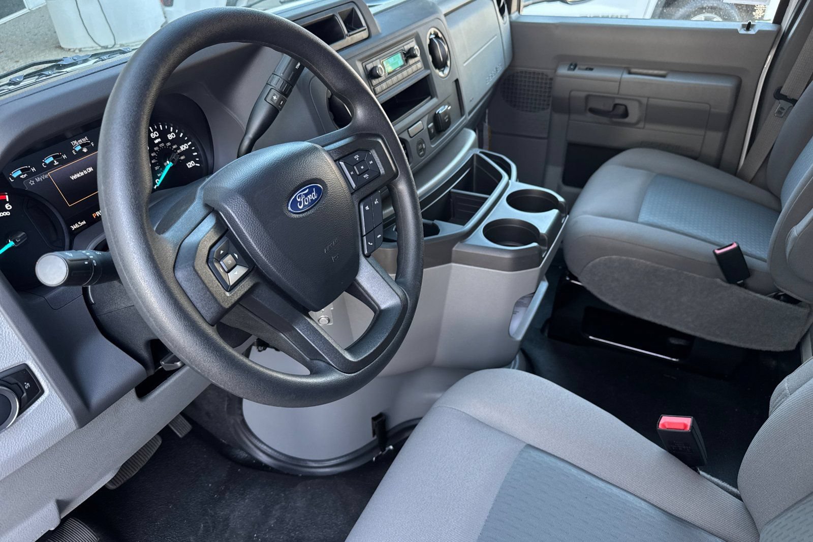 New 2026 Ford E-450 and Econoline 450 Super Duty w/ Interior Upgrade Package RWD image 10