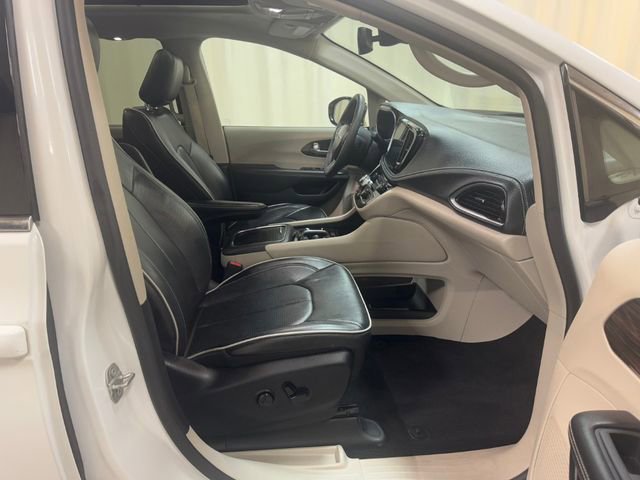 Used 2024 Chrysler Pacifica Limited FWD image 39