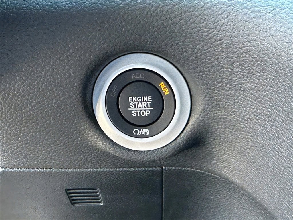 New 2026 Chrysler Pacifica Select image 12