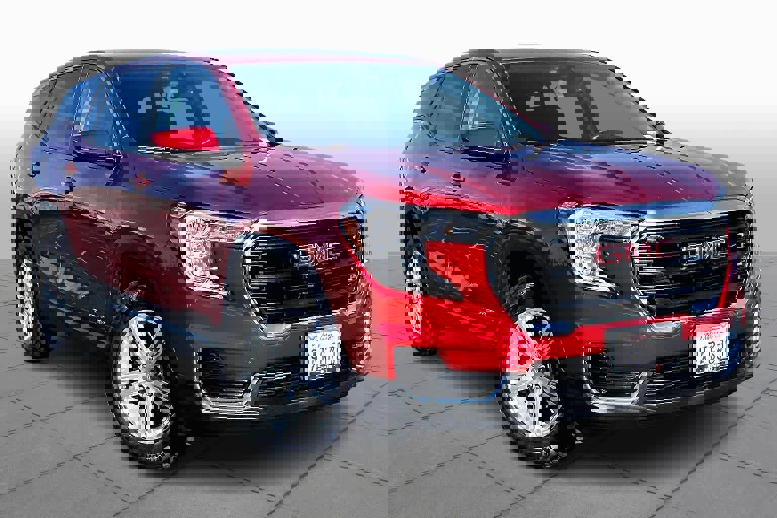 Used 2022 GMC Terrain SLE image 2