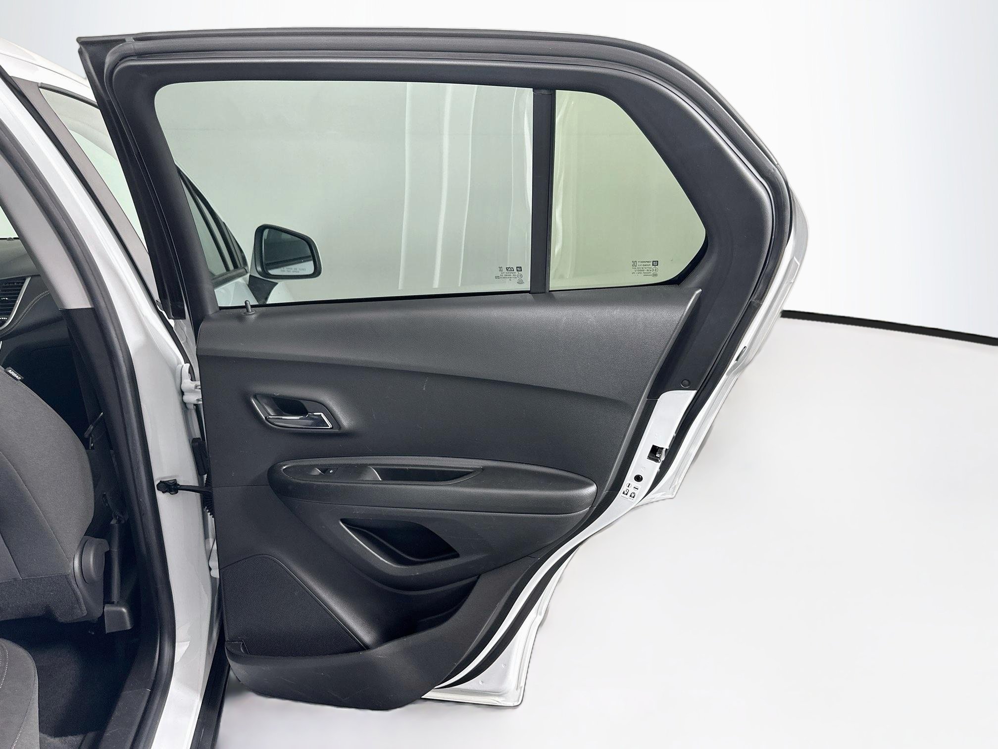 Used 2022 Chevrolet Trax LS w/ Tint and Cruise Package FWD image 28