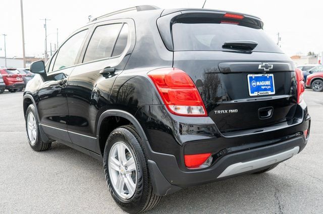 Used 2022 Chevrolet Trax LT w/ LT Convenience Package image 8