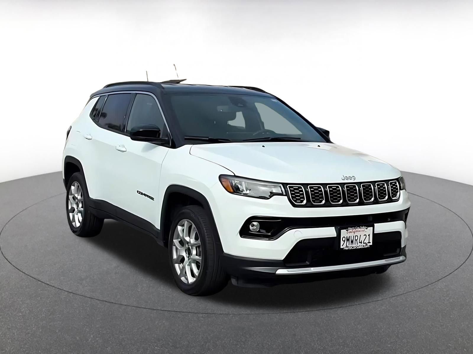 Used 2025 Jeep Compass Limited AWD/4WD image 3