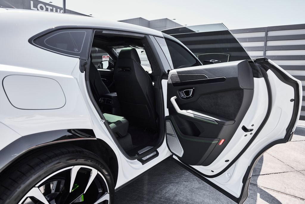 Used 2021 Lamborghini Urus image 21