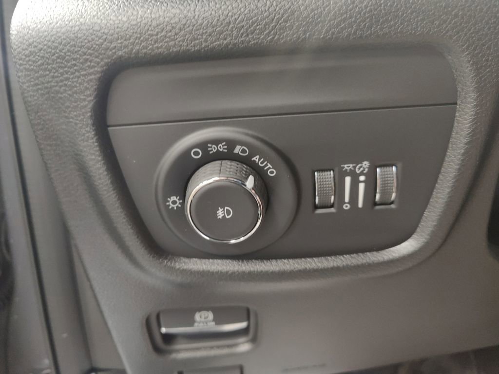 New 2025 Jeep Grand Cherokee L Limited w/ Black Appearance Package image 29